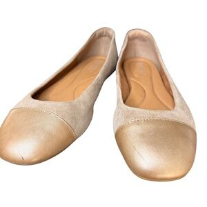 Born | Women's Tan Batti Flats with Gold Cap Toe | Sz 7.5M